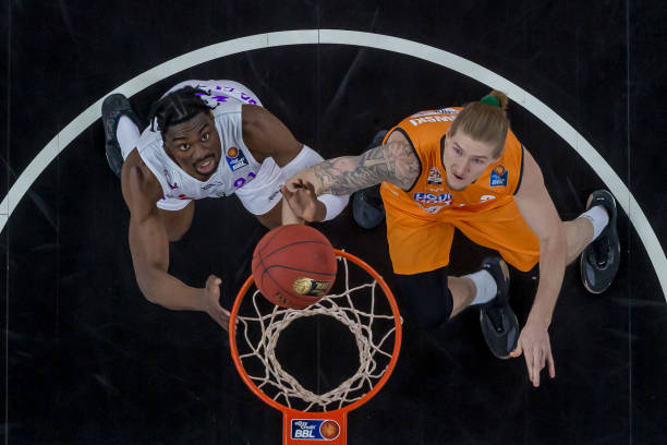 依靠着球场 依靠着球场